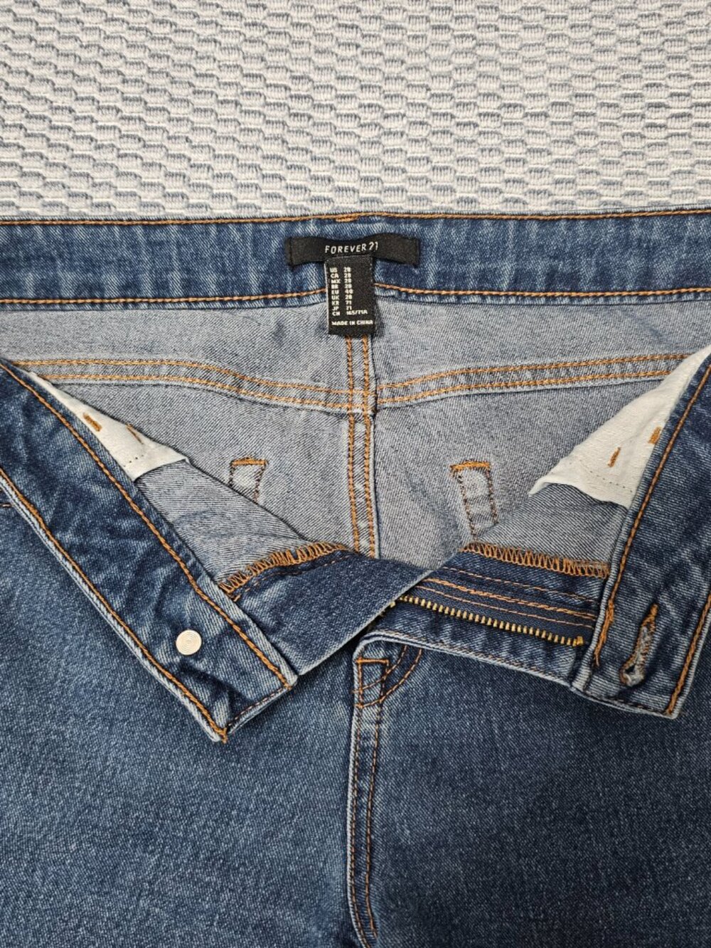 Forever 21 Women's Dark Denim Jeans Versatile Everyday Fit Classic Denim Size 28 - Picture 4 of 7